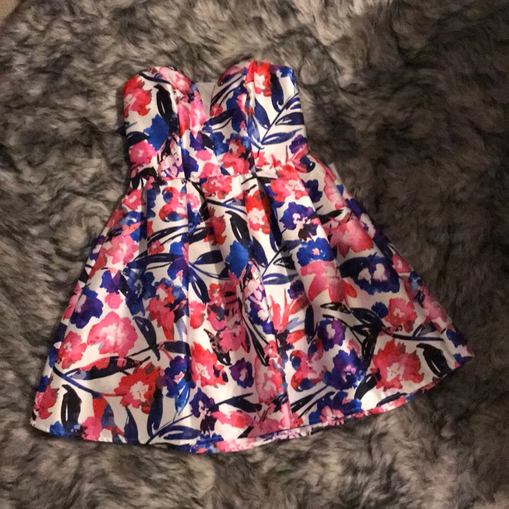 beautiful floral dress SIZE 7/8